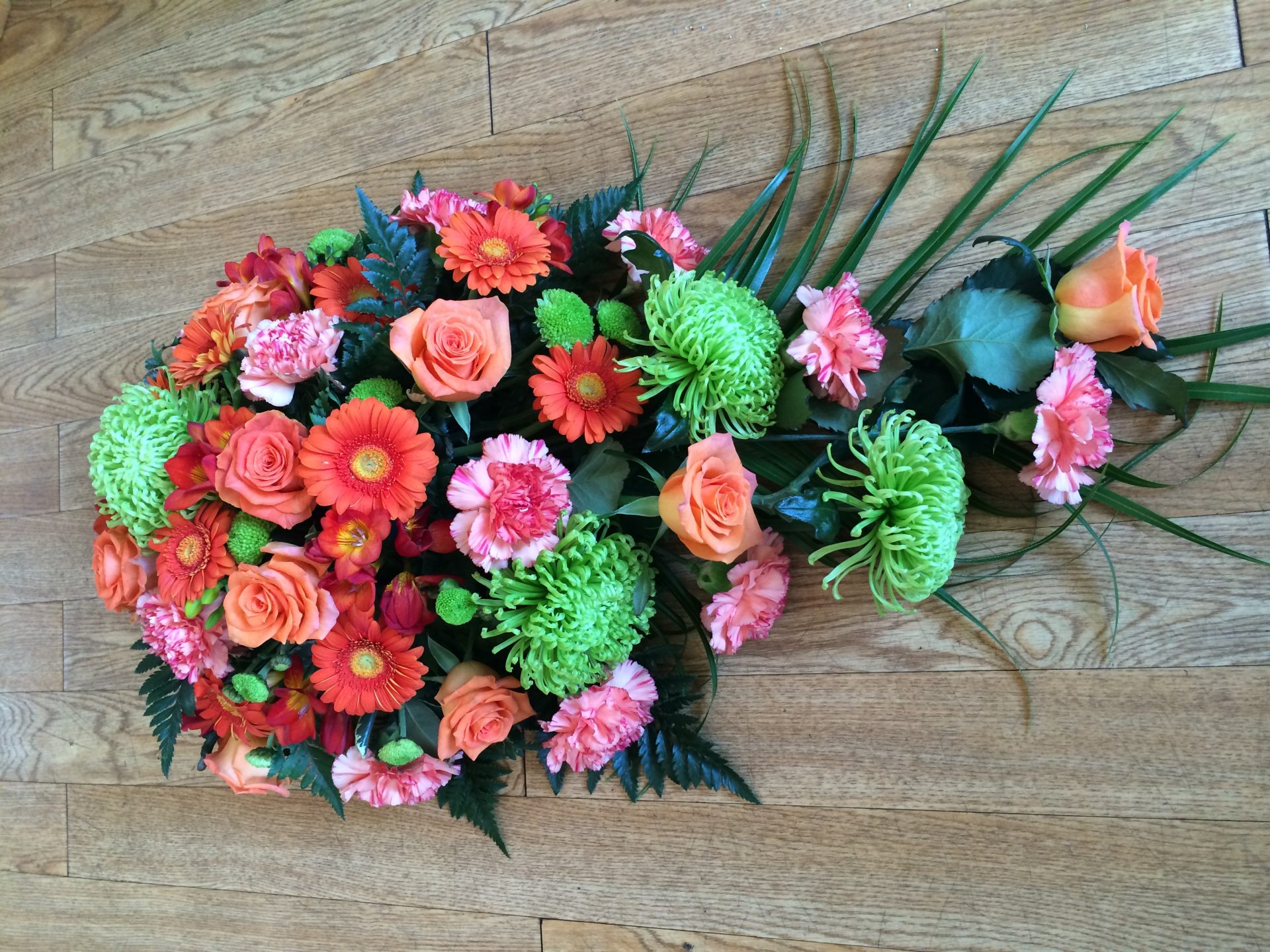 A warm and charming single ended spray in any colour of your choice.Same day delivery.Due to seasonal variations some items may be substituted to produce a display of equal quality and value.Professionally arranged by our expert florists with care.Delivered by hand by our own driver.Click & collect is also available